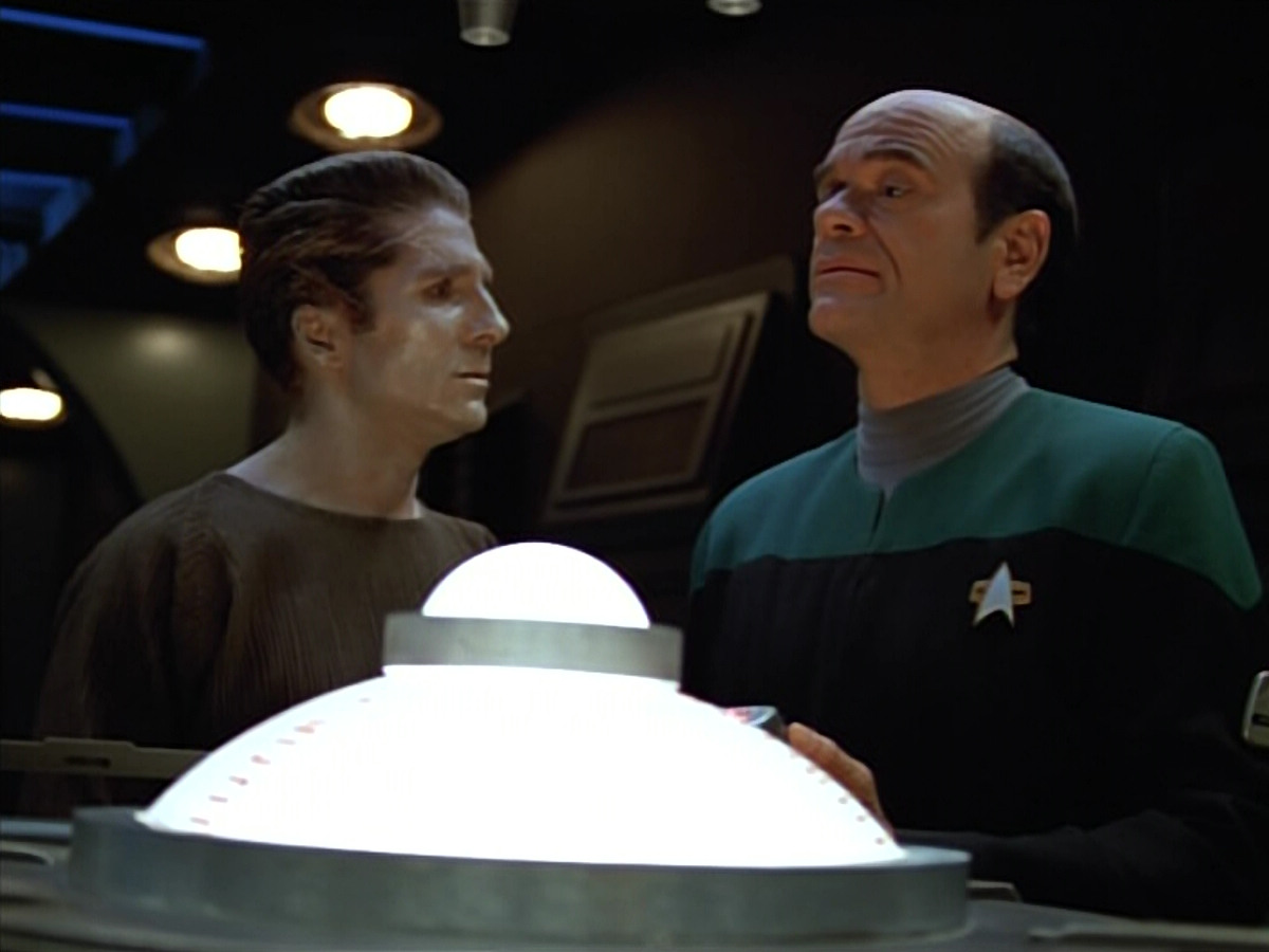 extant_StarTrek_VOY_4x05-Revulsion_01727.jpg