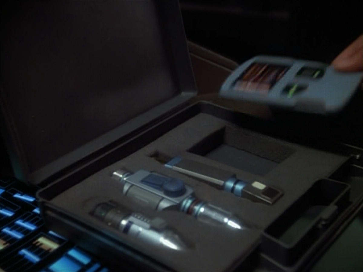 extant_StarTrek_VOY_4x05-Revulsion_01803.jpg
