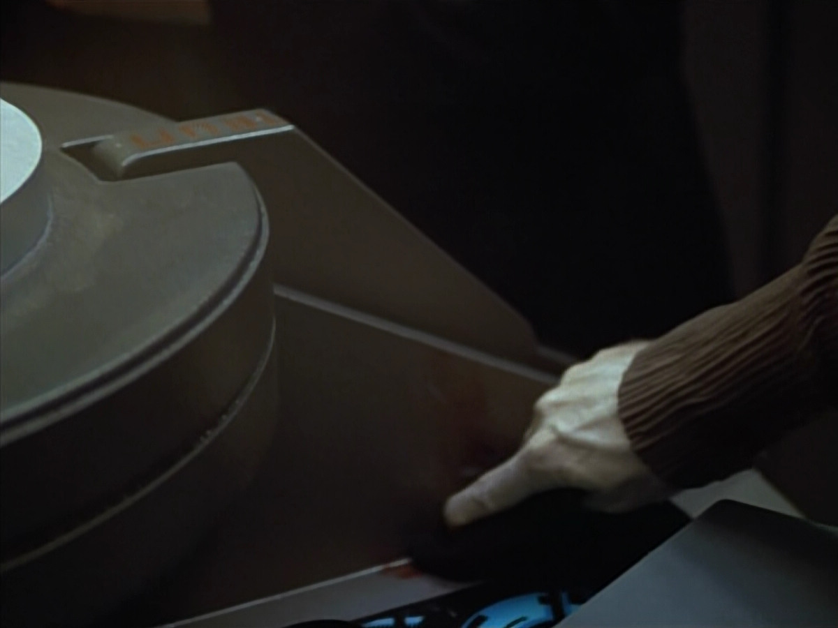 extant_StarTrek_VOY_4x05-Revulsion_01819.jpg