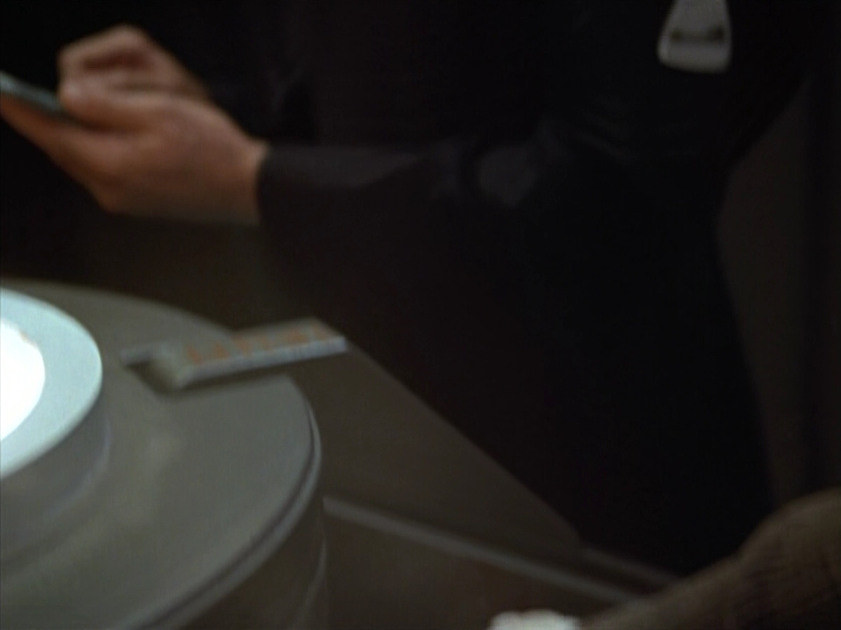 extant_StarTrek_VOY_4x05-Revulsion_01820.jpg
