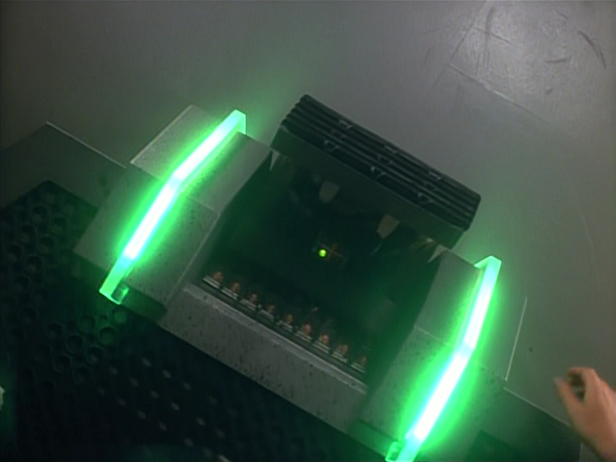 extant_StarTrek_VOY_4x05-Revulsion_02491.jpg