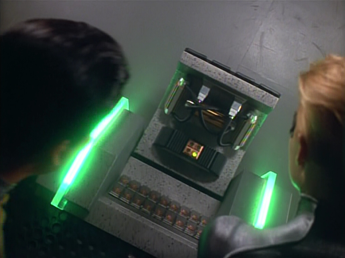 extant_StarTrek_VOY_4x05-Revulsion_02493.jpg