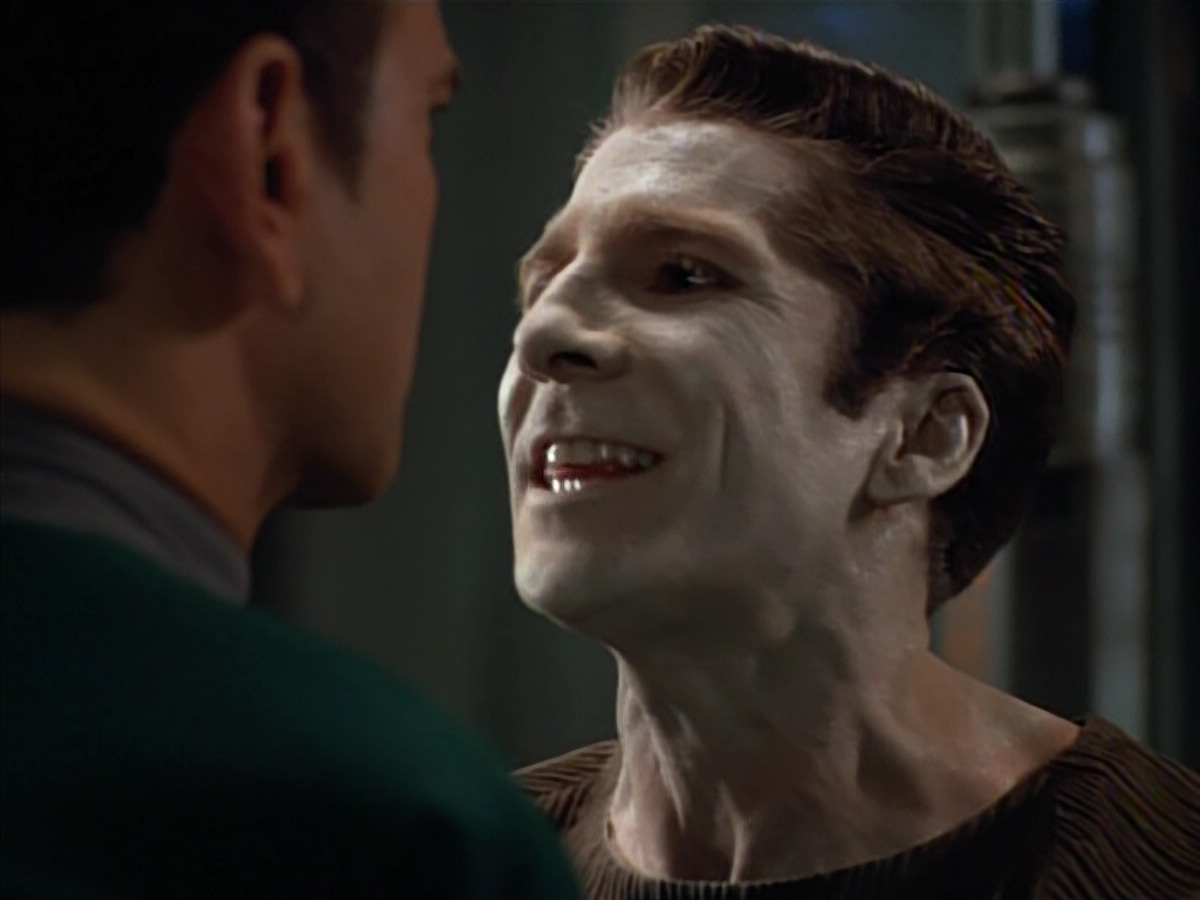 extant_StarTrek_VOY_4x05-Revulsion_03153.jpg