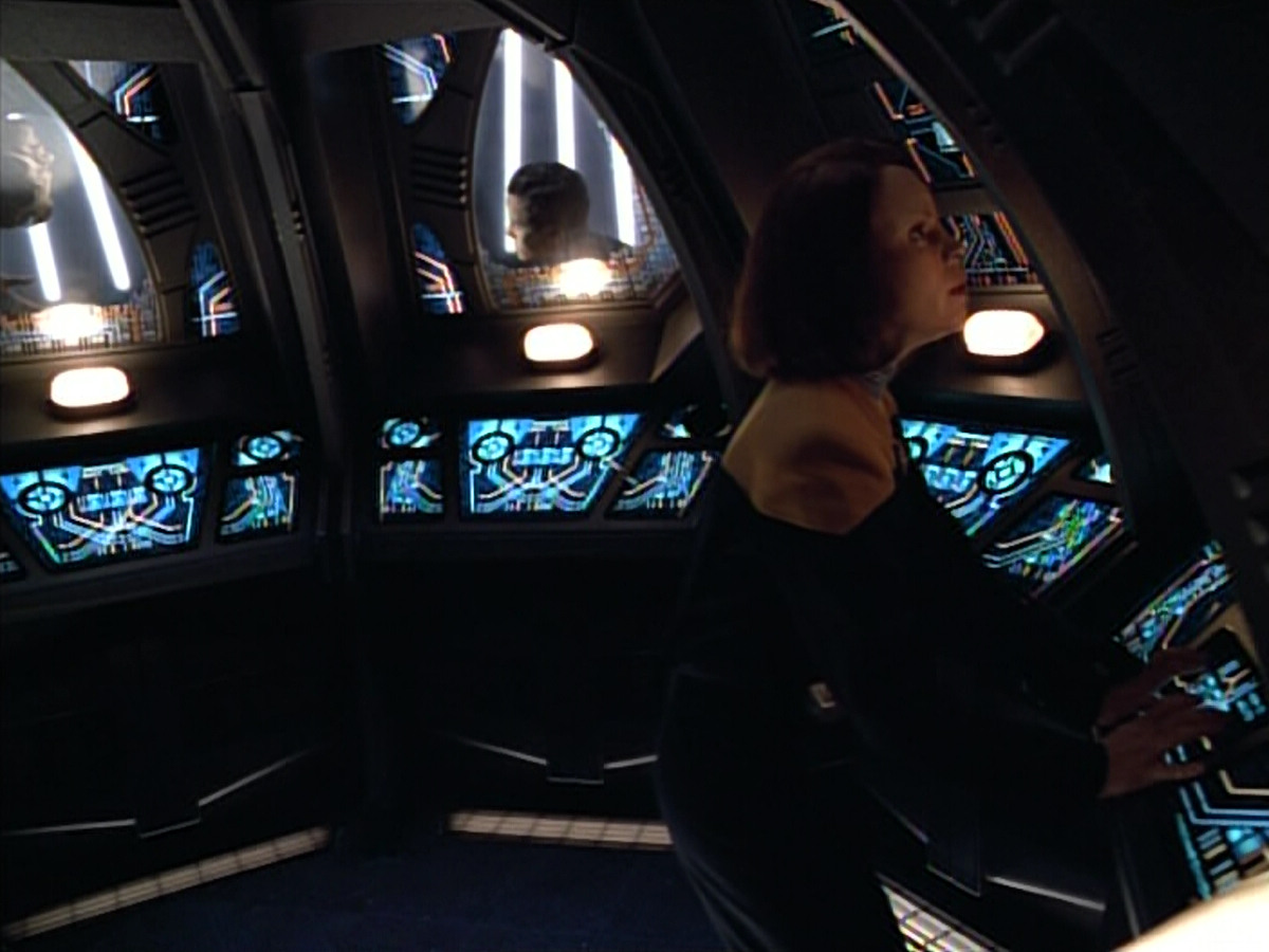 extant_StarTrek_VOY_4x05-Revulsion_03160.jpg