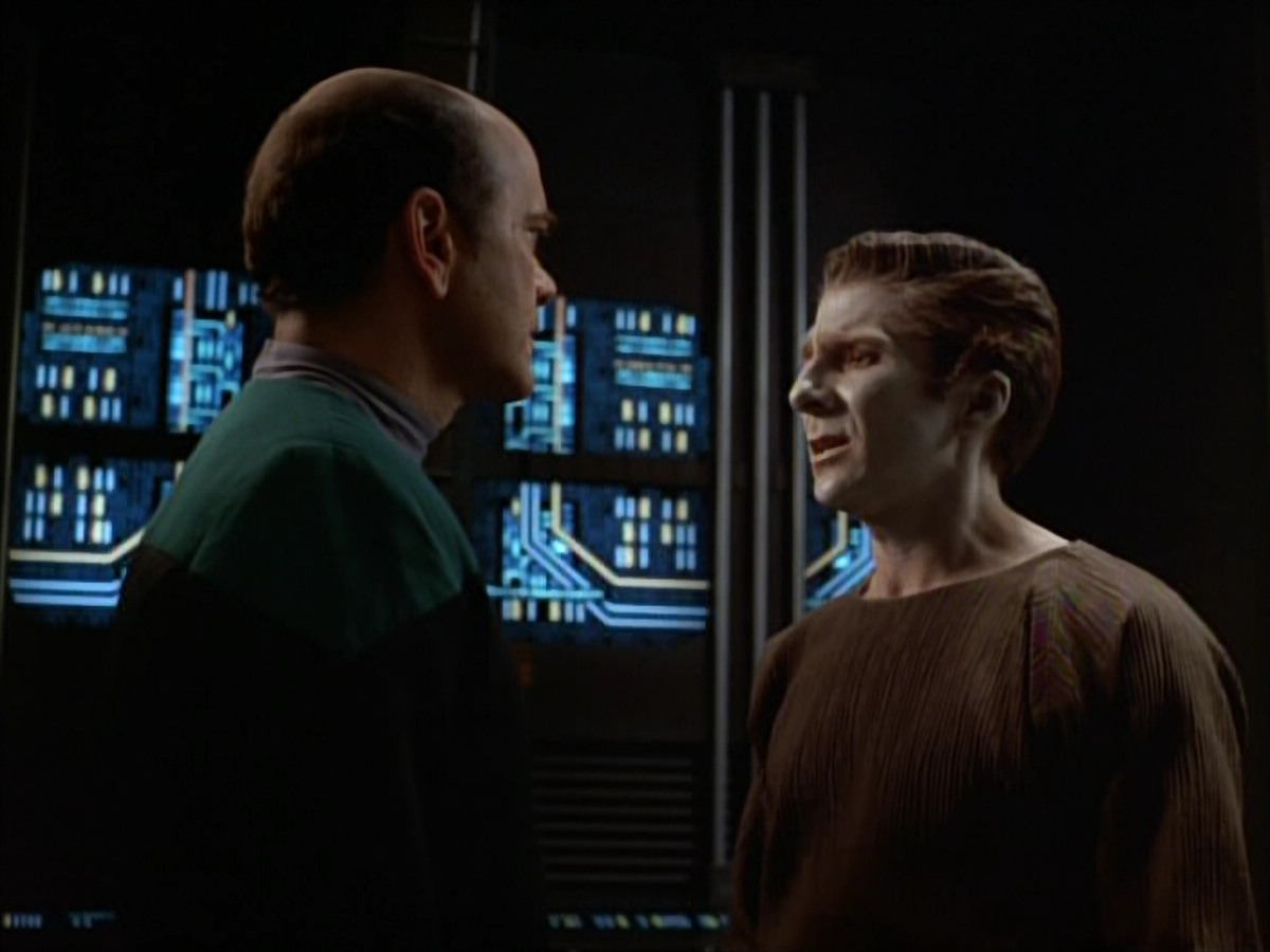 extant_StarTrek_VOY_4x05-Revulsion_03169.jpg