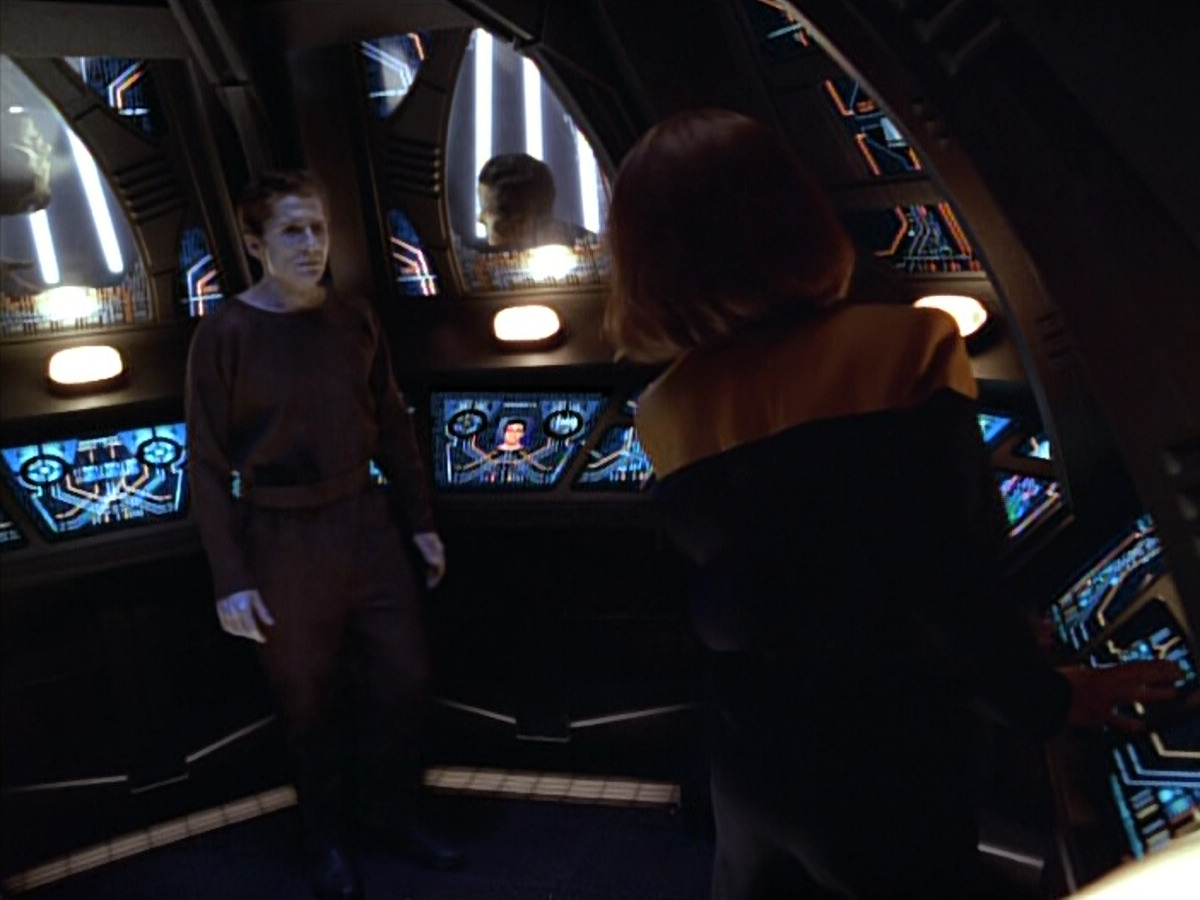 extant_StarTrek_VOY_4x05-Revulsion_03192.jpg