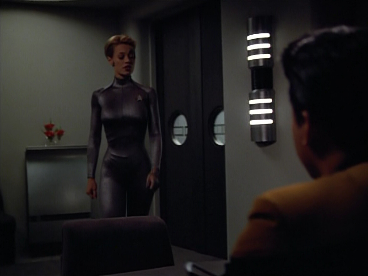 extant_StarTrek_VOY_4x05-Revulsion_03298.jpg