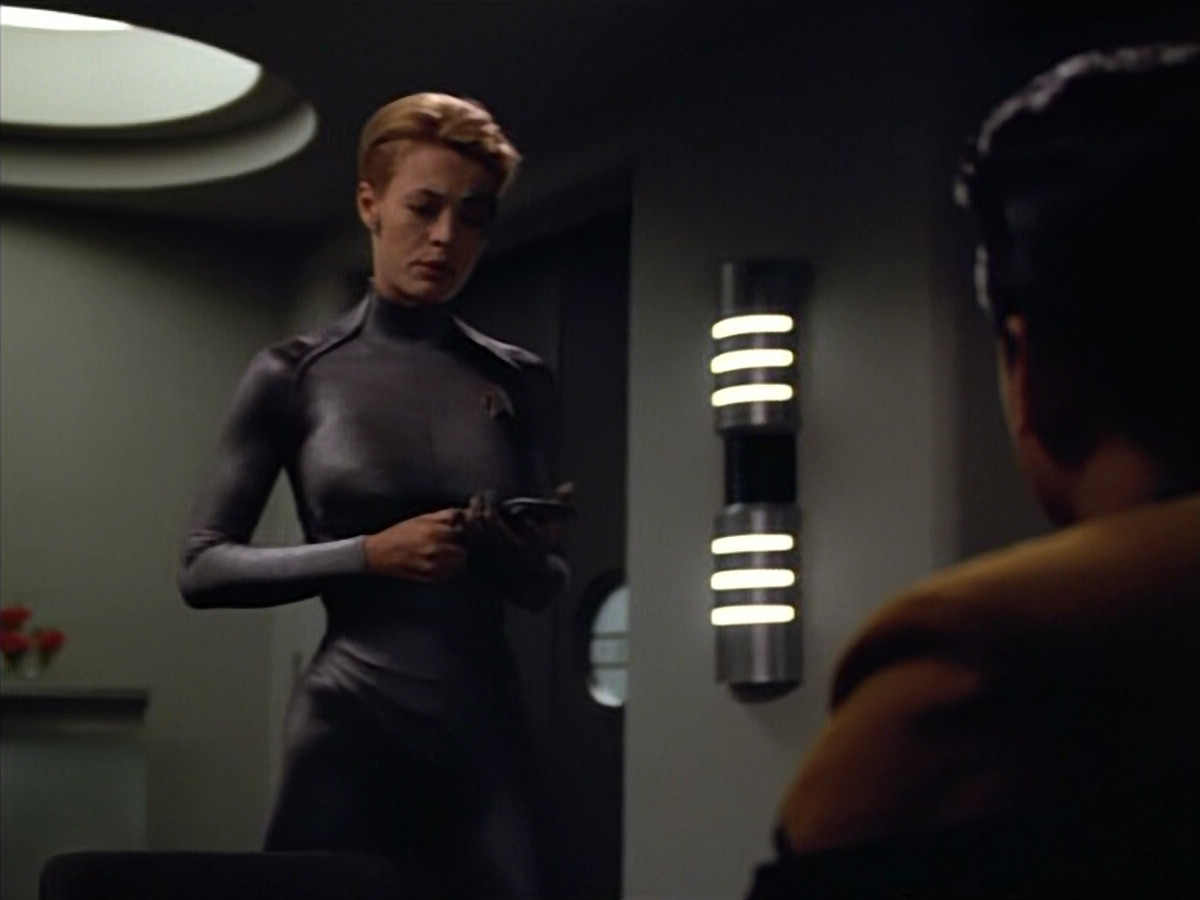 extant_StarTrek_VOY_4x05-Revulsion_03400.jpg