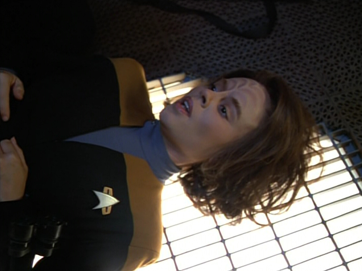 extant_StarTrek_VOY_4x05-Revulsion_03568.jpg