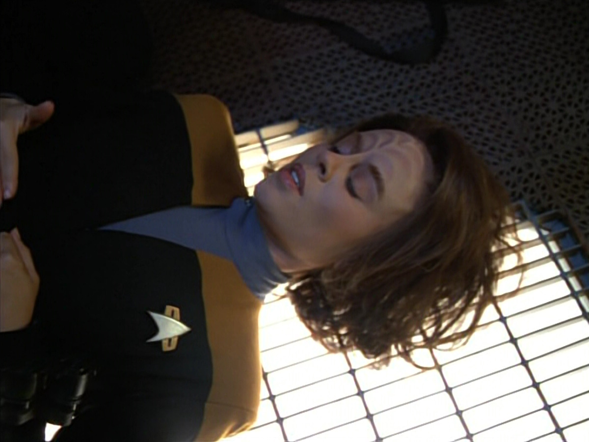 extant_StarTrek_VOY_4x05-Revulsion_03569.jpg