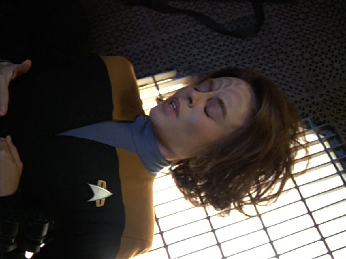 extant_StarTrek_VOY_4x05-Revulsion_03570.jpg
