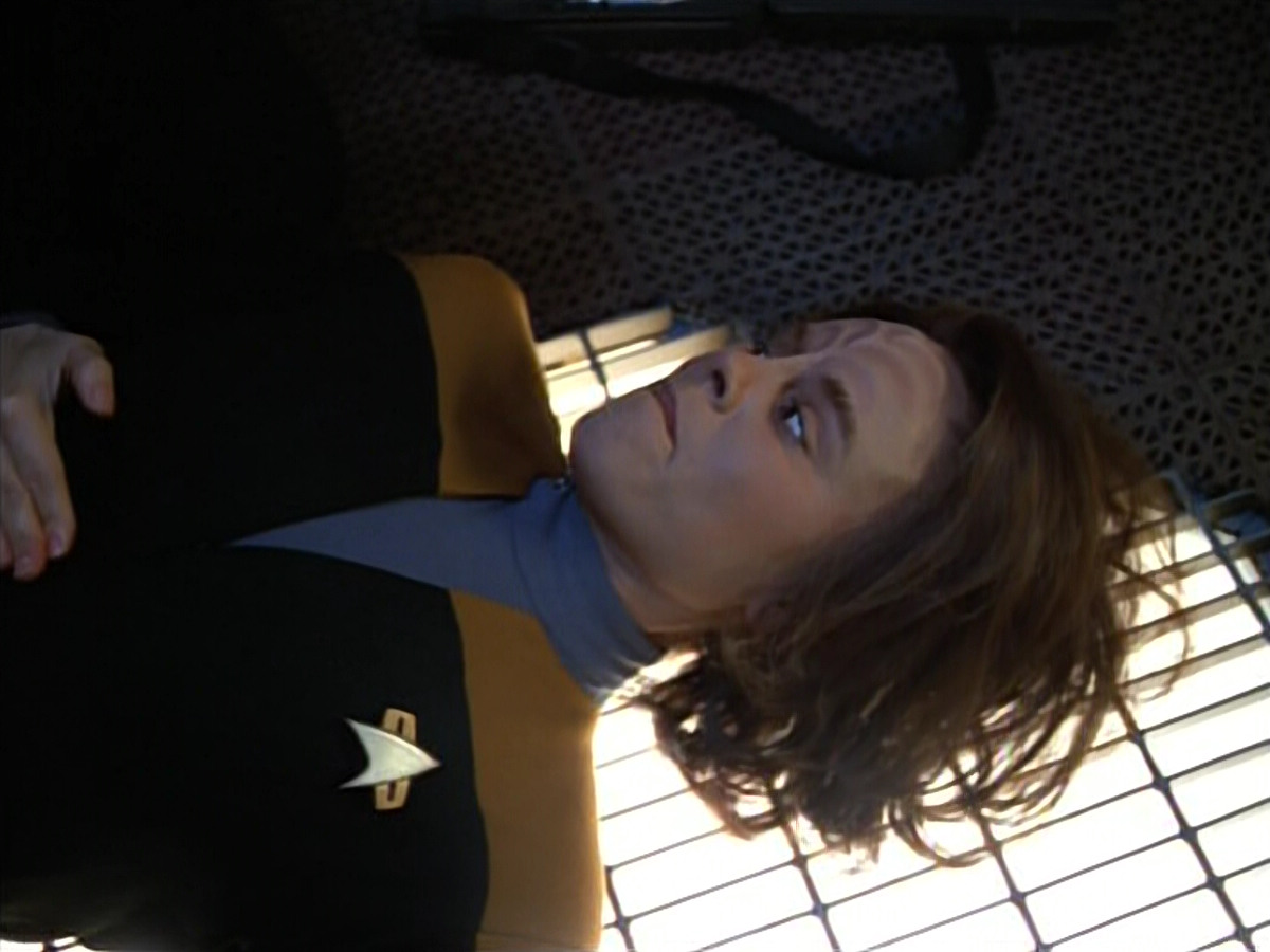 extant_StarTrek_VOY_4x05-Revulsion_03623.jpg
