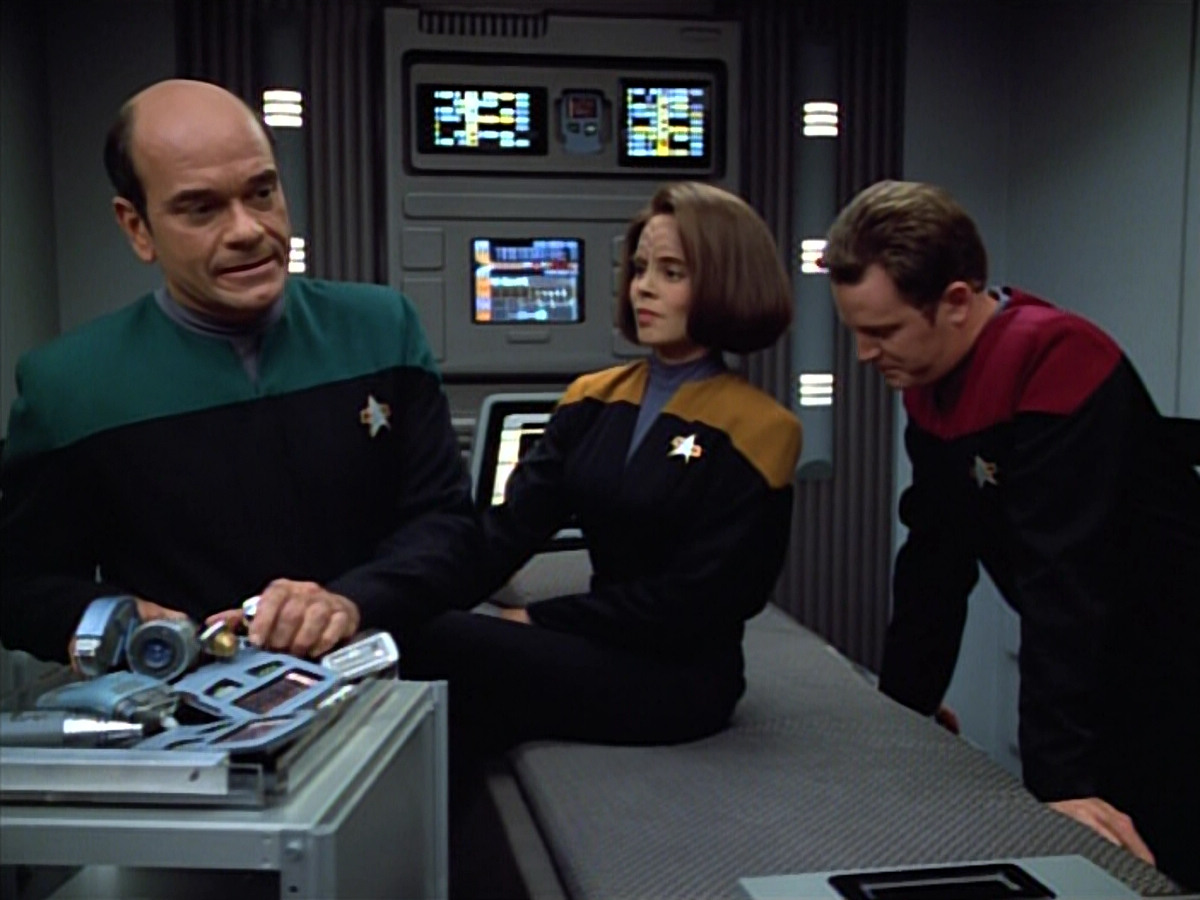 extant_StarTrek_VOY_4x05-Revulsion_04187.jpg