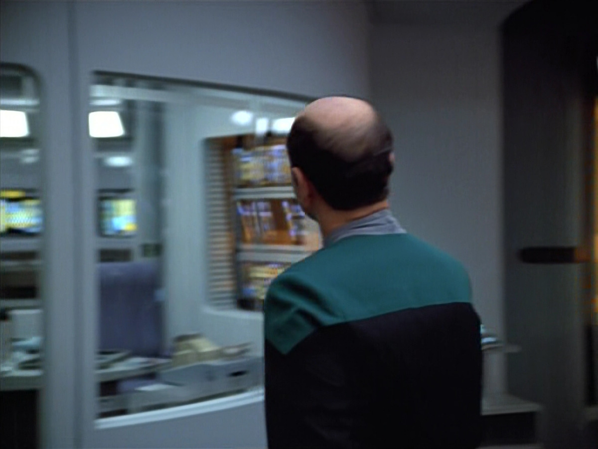 extant_StarTrek_VOY_4x05-Revulsion_04287.jpg