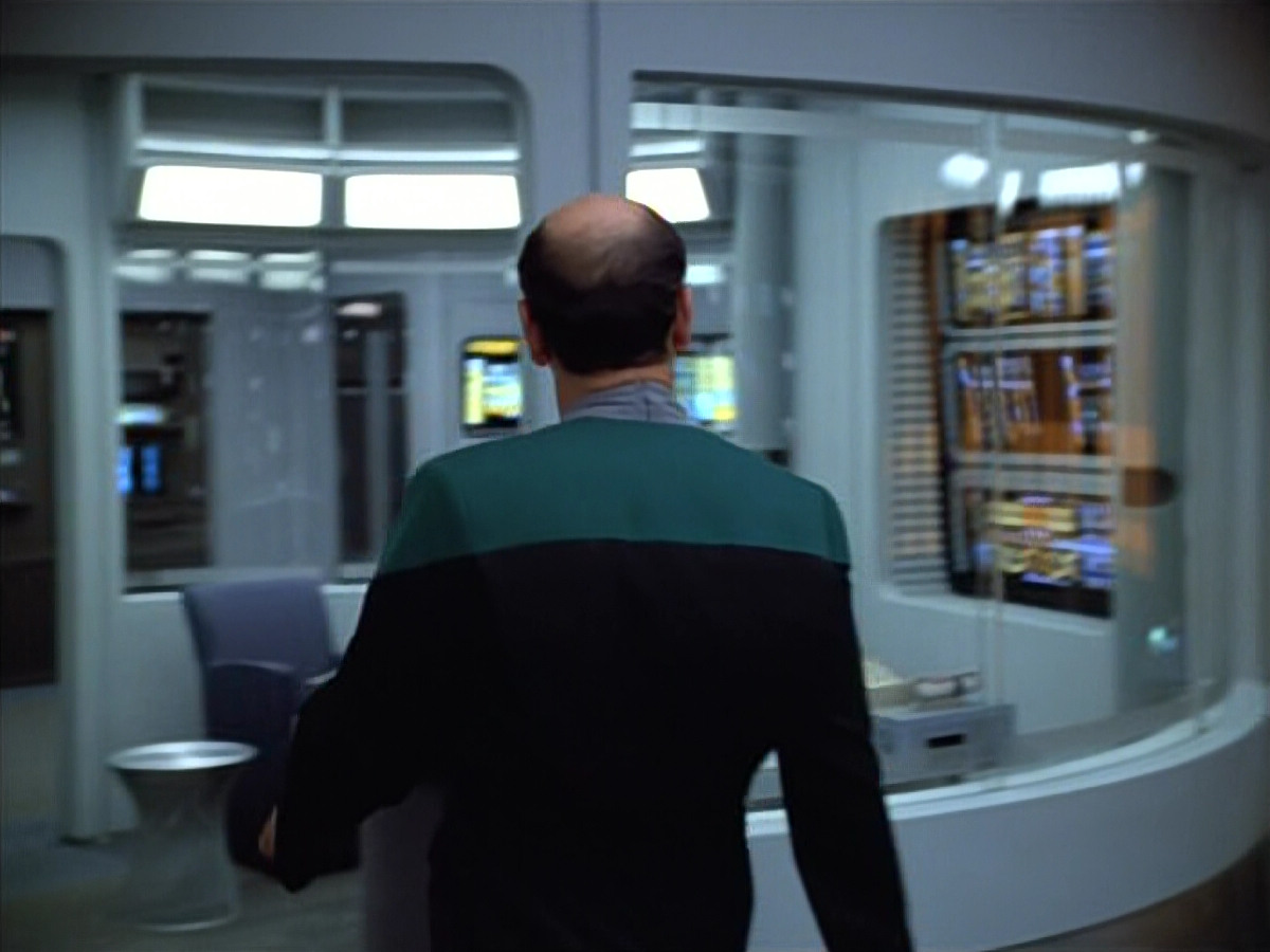 extant_StarTrek_VOY_4x05-Revulsion_04288.jpg