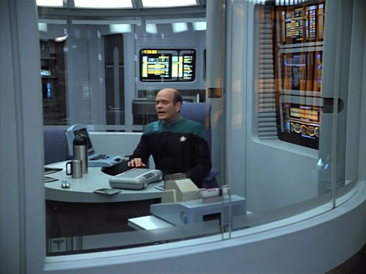 extant_StarTrek_VOY_4x05-Revulsion_04305.jpg