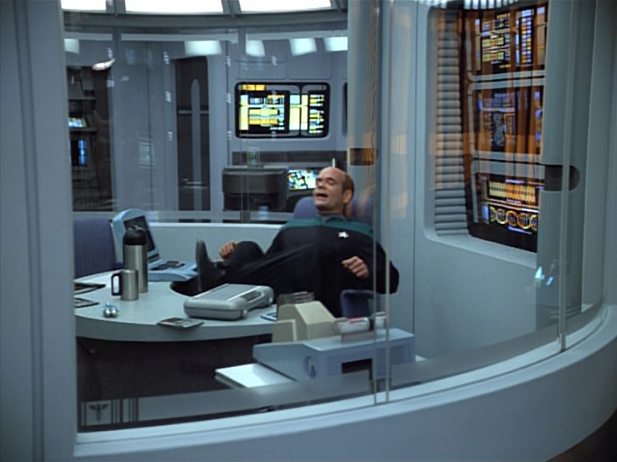 extant_StarTrek_VOY_4x05-Revulsion_04306.jpg