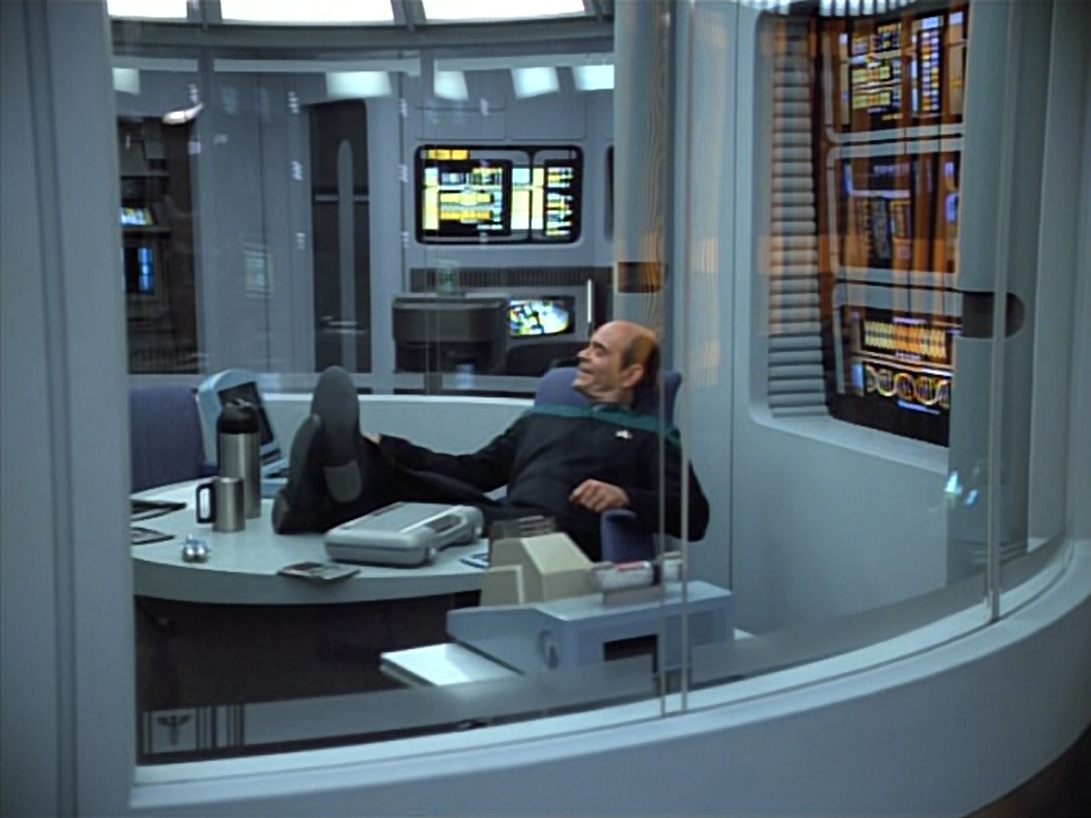 extant_StarTrek_VOY_4x05-Revulsion_04308.jpg