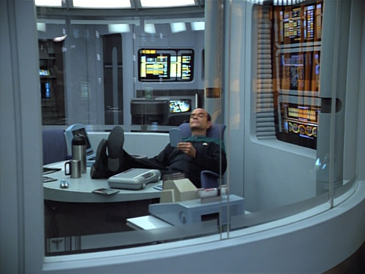 extant_StarTrek_VOY_4x05-Revulsion_04315.jpg