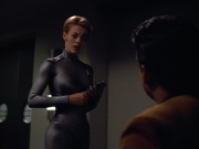 extant_StarTrek_VOY_4x05-Revulsion_03402.jpg