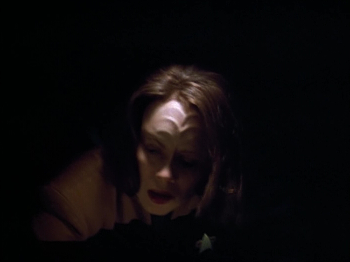 extant_StarTrek_VOY_4x07-ScientificMethod_00006.jpg