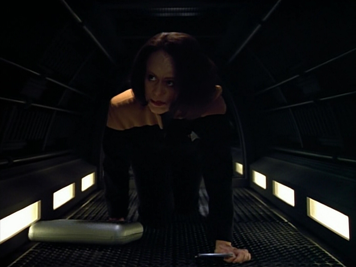 extant_StarTrek_VOY_4x07-ScientificMethod_00015.jpg