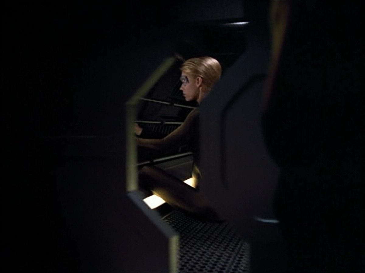 extant_StarTrek_VOY_4x07-ScientificMethod_00022.jpg