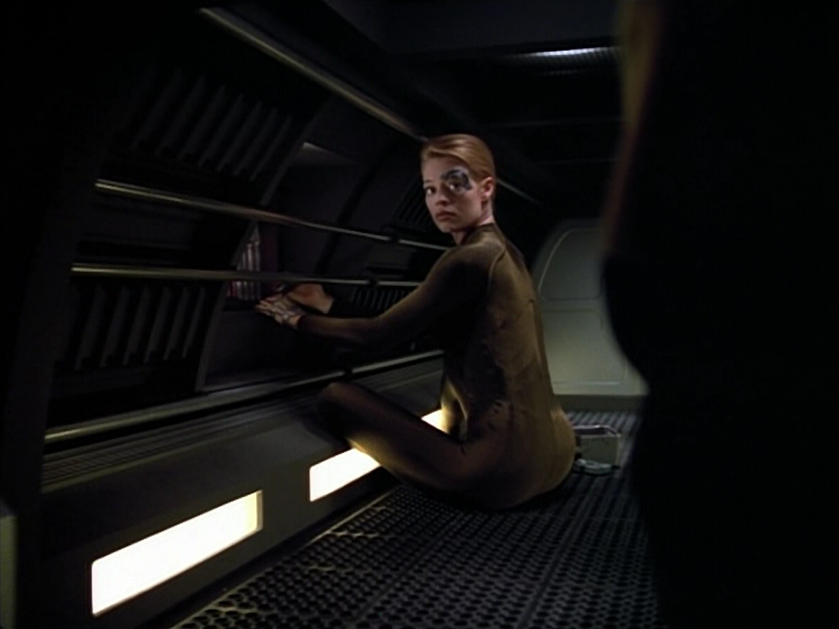 extant_StarTrek_VOY_4x07-ScientificMethod_00023.jpg