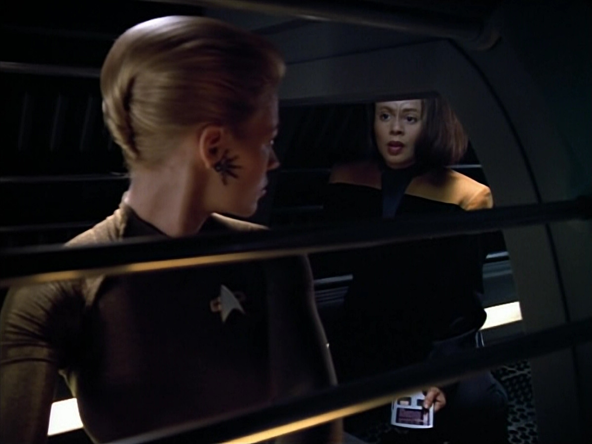extant_StarTrek_VOY_4x07-ScientificMethod_00024.jpg
