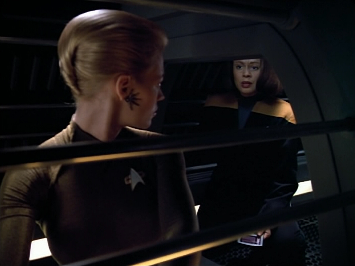 extant_StarTrek_VOY_4x07-ScientificMethod_00026.jpg
