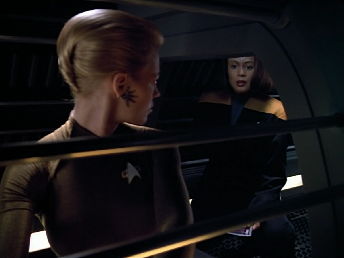 extant_StarTrek_VOY_4x07-ScientificMethod_00027.jpg