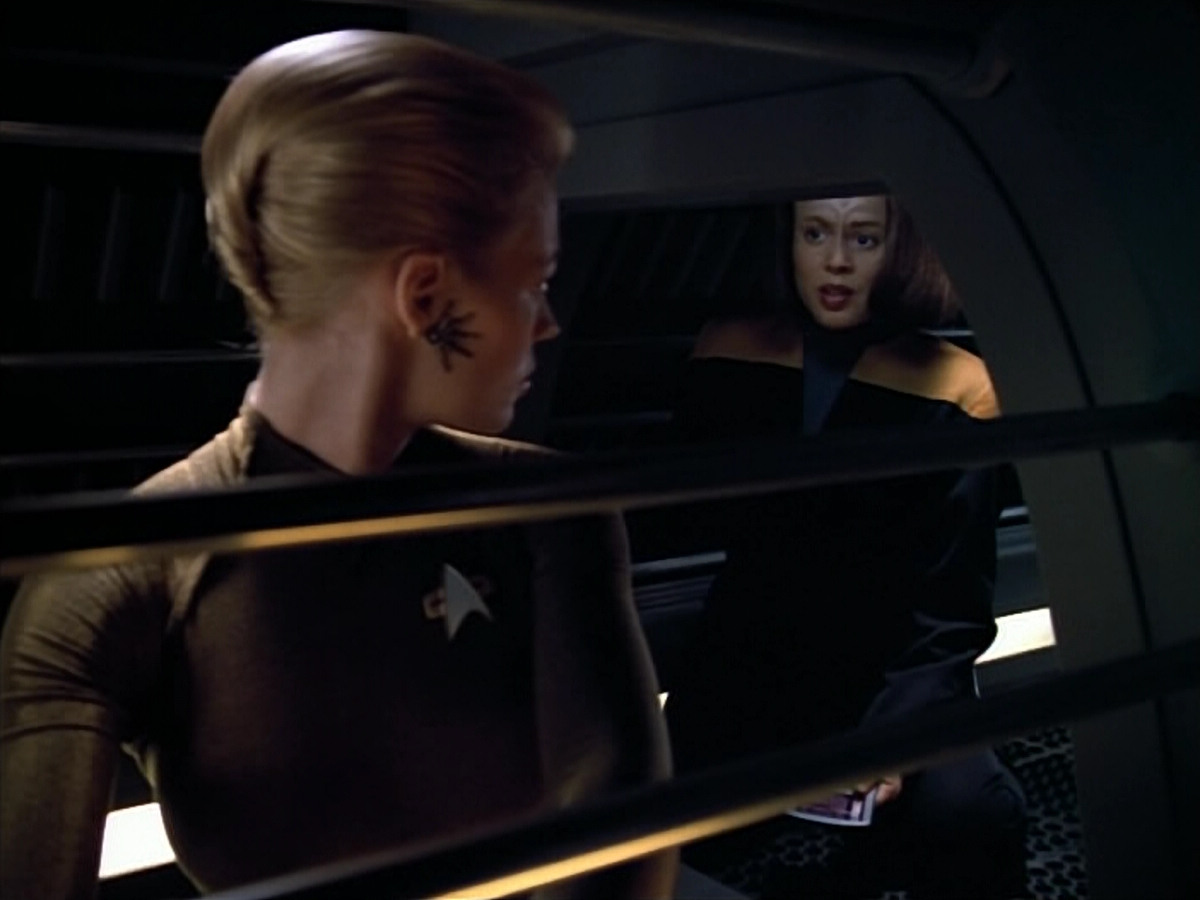 extant_StarTrek_VOY_4x07-ScientificMethod_00030.jpg