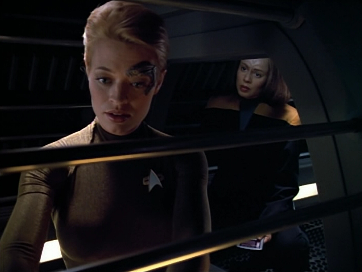 extant_StarTrek_VOY_4x07-ScientificMethod_00034.jpg