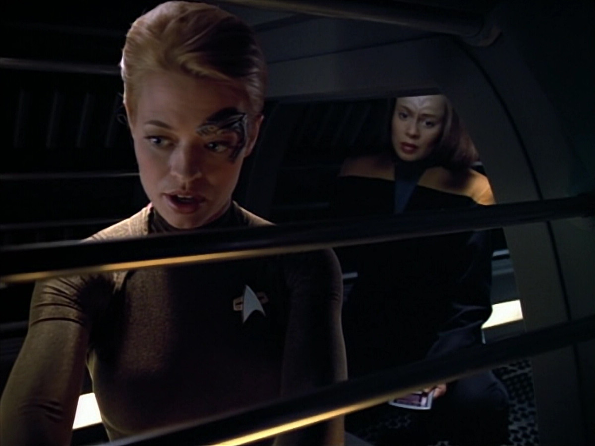 extant_StarTrek_VOY_4x07-ScientificMethod_00036.jpg