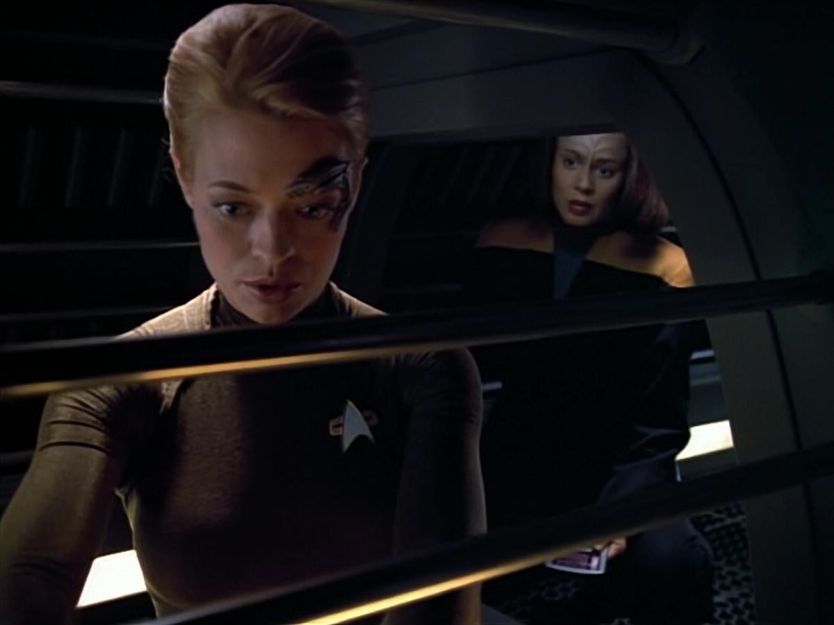 extant_StarTrek_VOY_4x07-ScientificMethod_00037.jpg