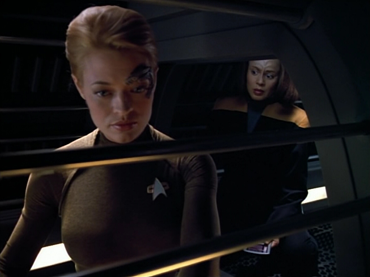 extant_StarTrek_VOY_4x07-ScientificMethod_00039.jpg