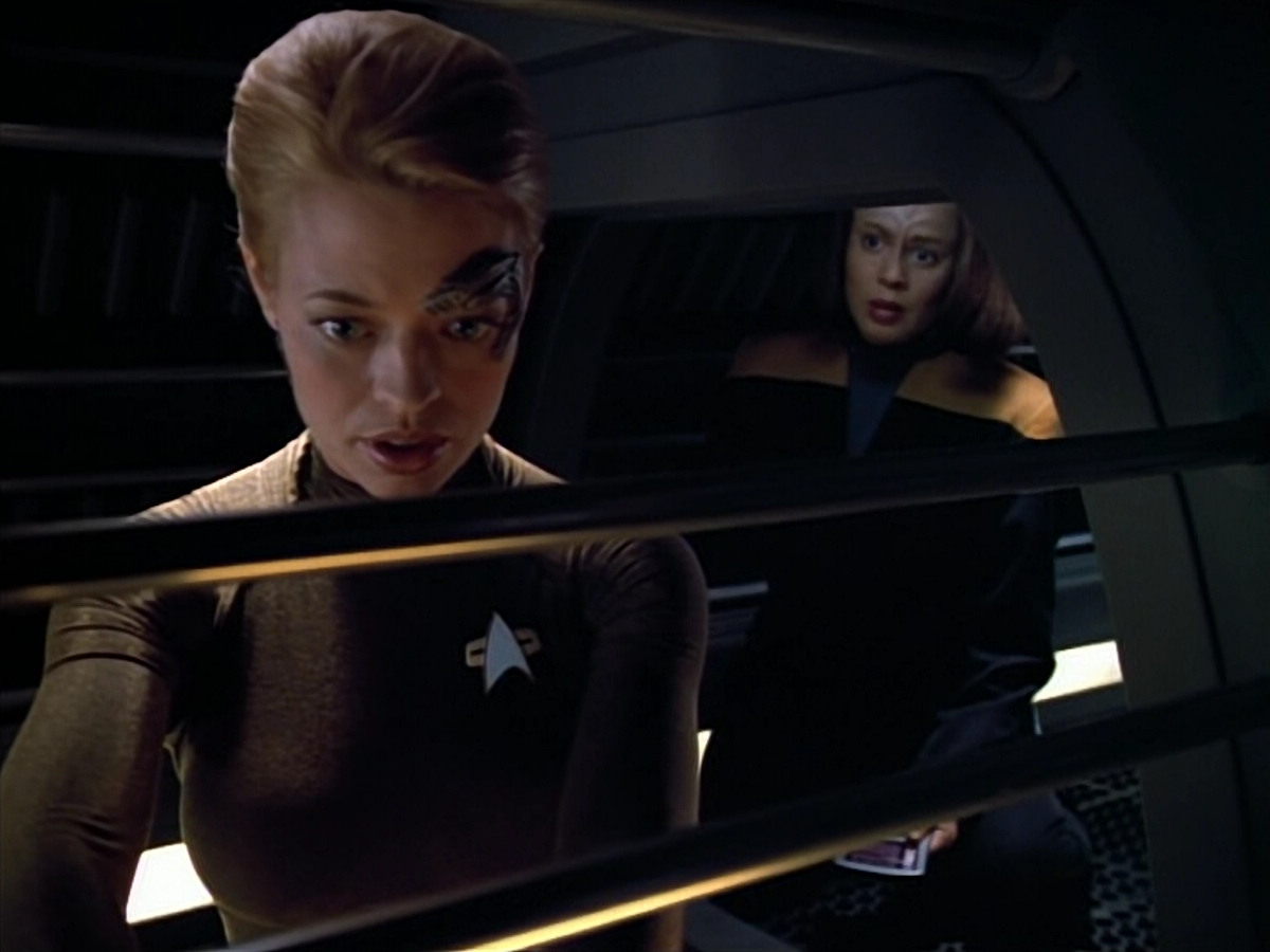 extant_StarTrek_VOY_4x07-ScientificMethod_00044.jpg