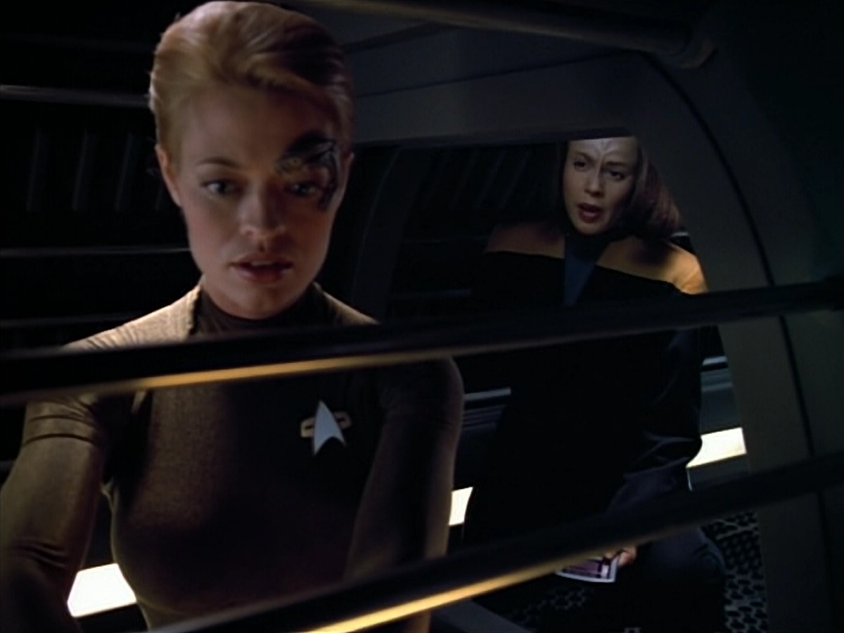 extant_StarTrek_VOY_4x07-ScientificMethod_00049.jpg