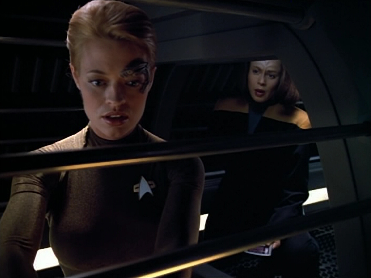 extant_StarTrek_VOY_4x07-ScientificMethod_00050.jpg