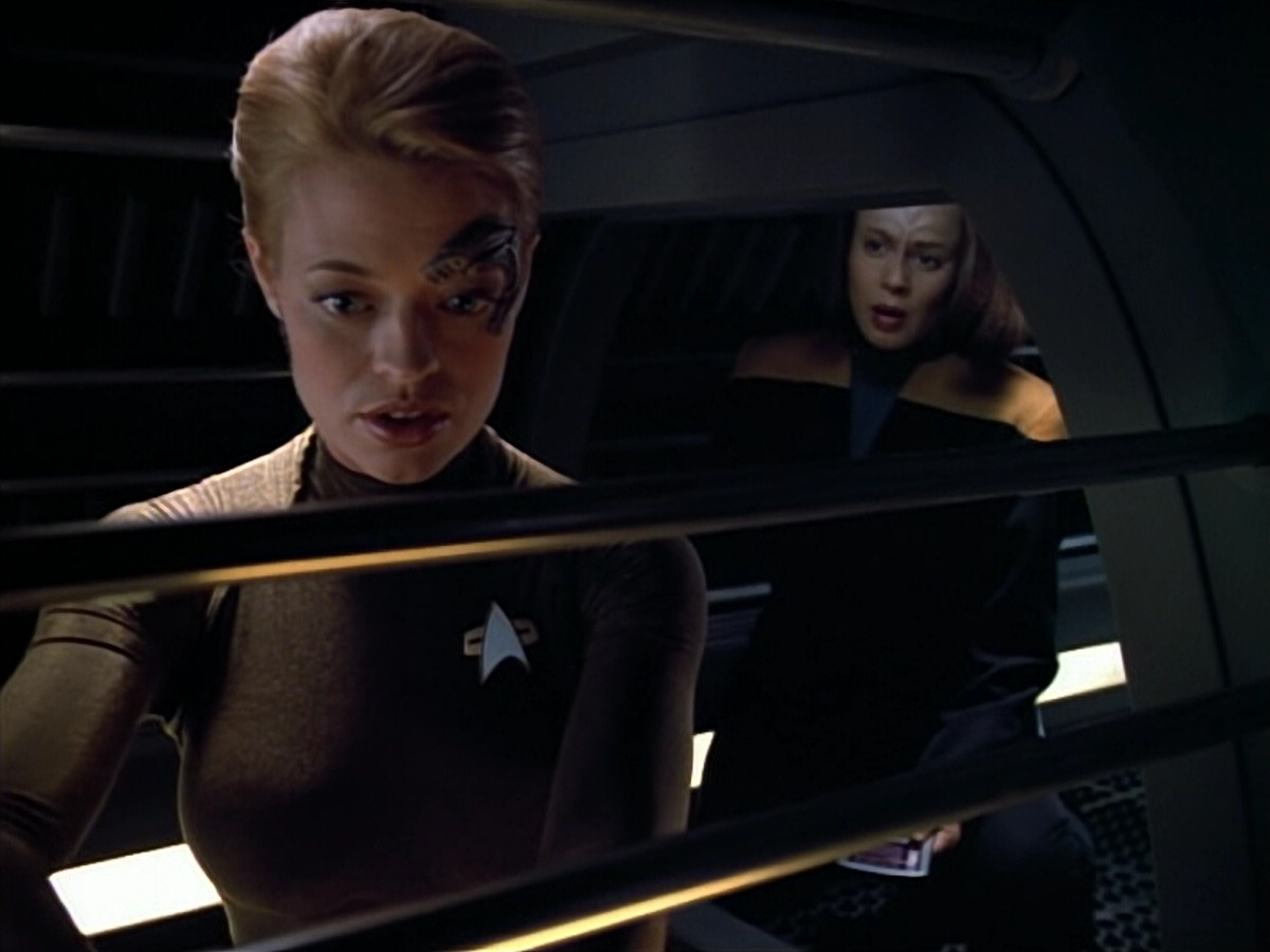 extant_StarTrek_VOY_4x07-ScientificMethod_00053.jpg