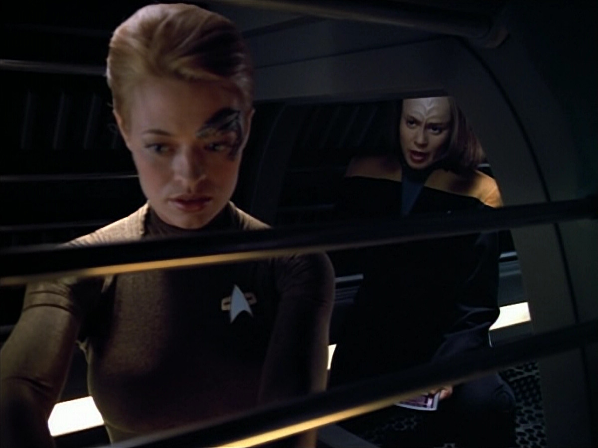 extant_StarTrek_VOY_4x07-ScientificMethod_00060.jpg