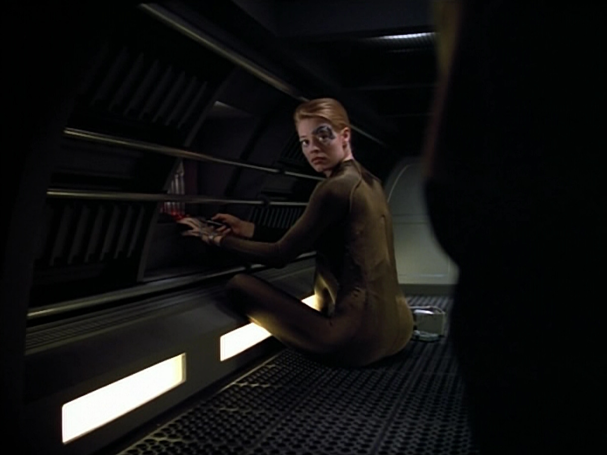 extant_StarTrek_VOY_4x07-ScientificMethod_00066.jpg