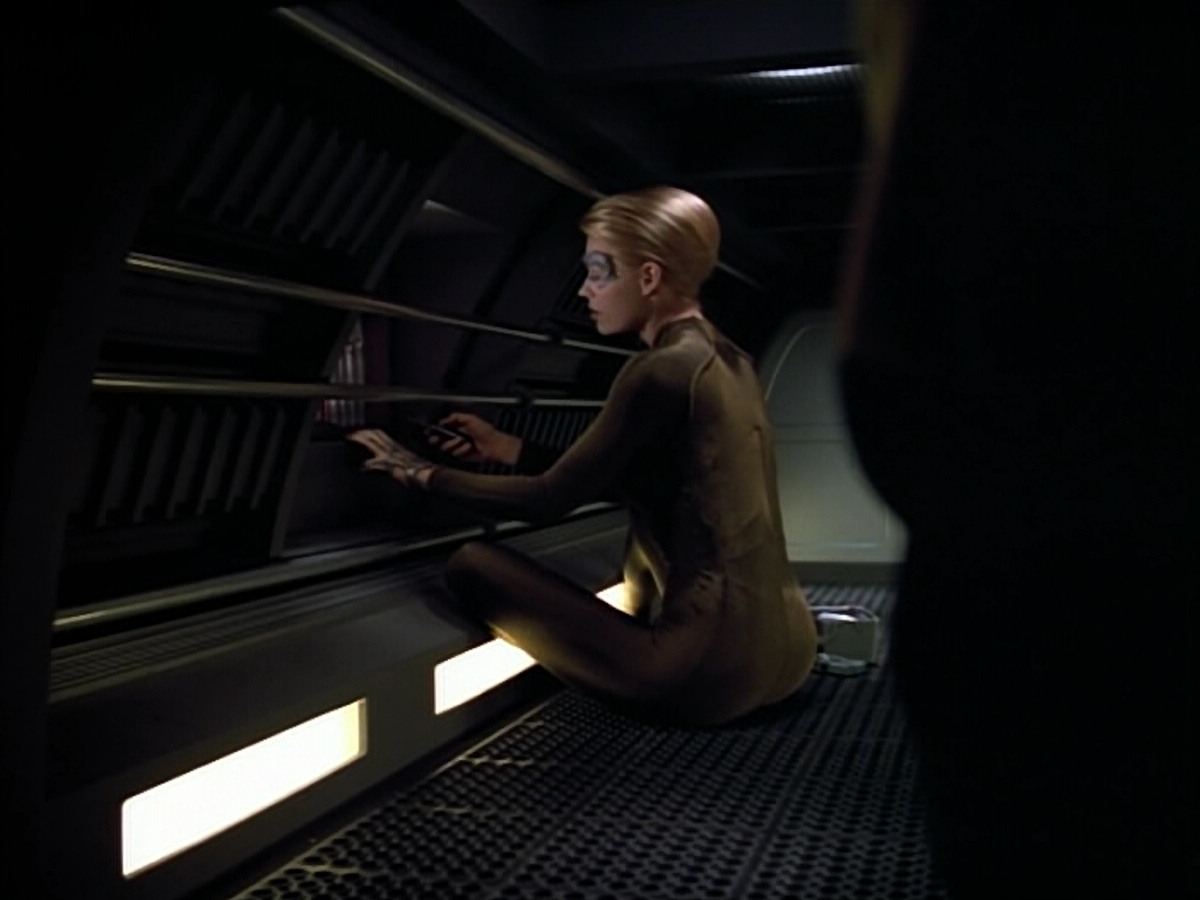extant_StarTrek_VOY_4x07-ScientificMethod_00073.jpg