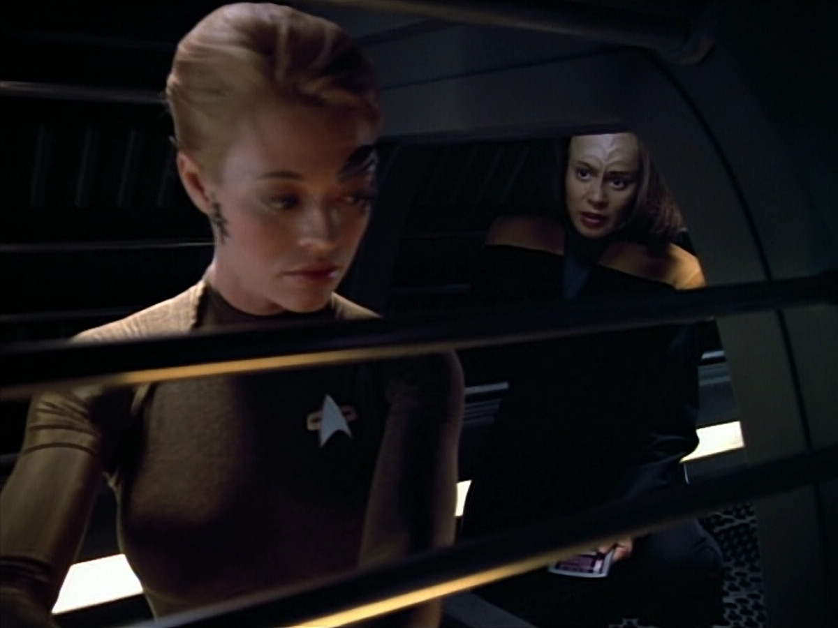 extant_StarTrek_VOY_4x07-ScientificMethod_00080.jpg