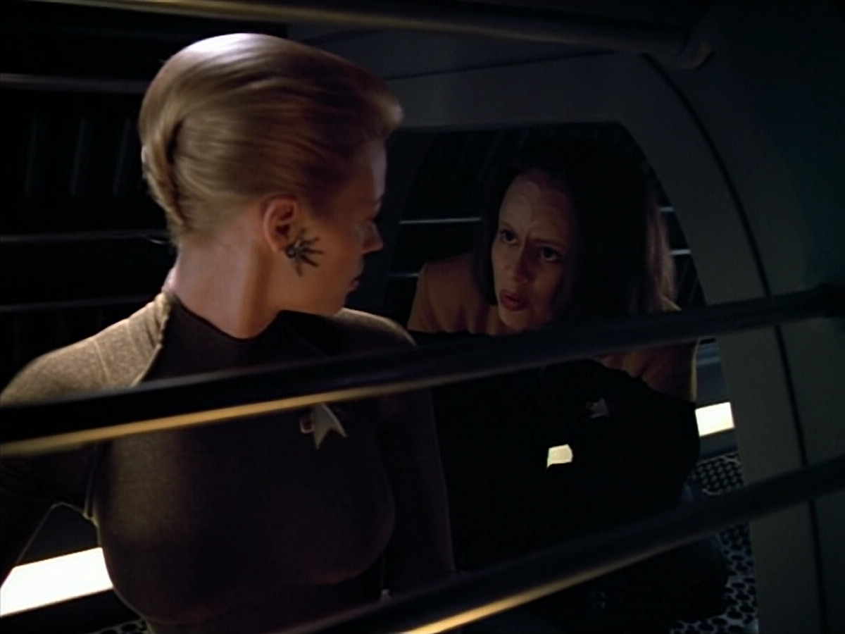 extant_StarTrek_VOY_4x07-ScientificMethod_00106.jpg