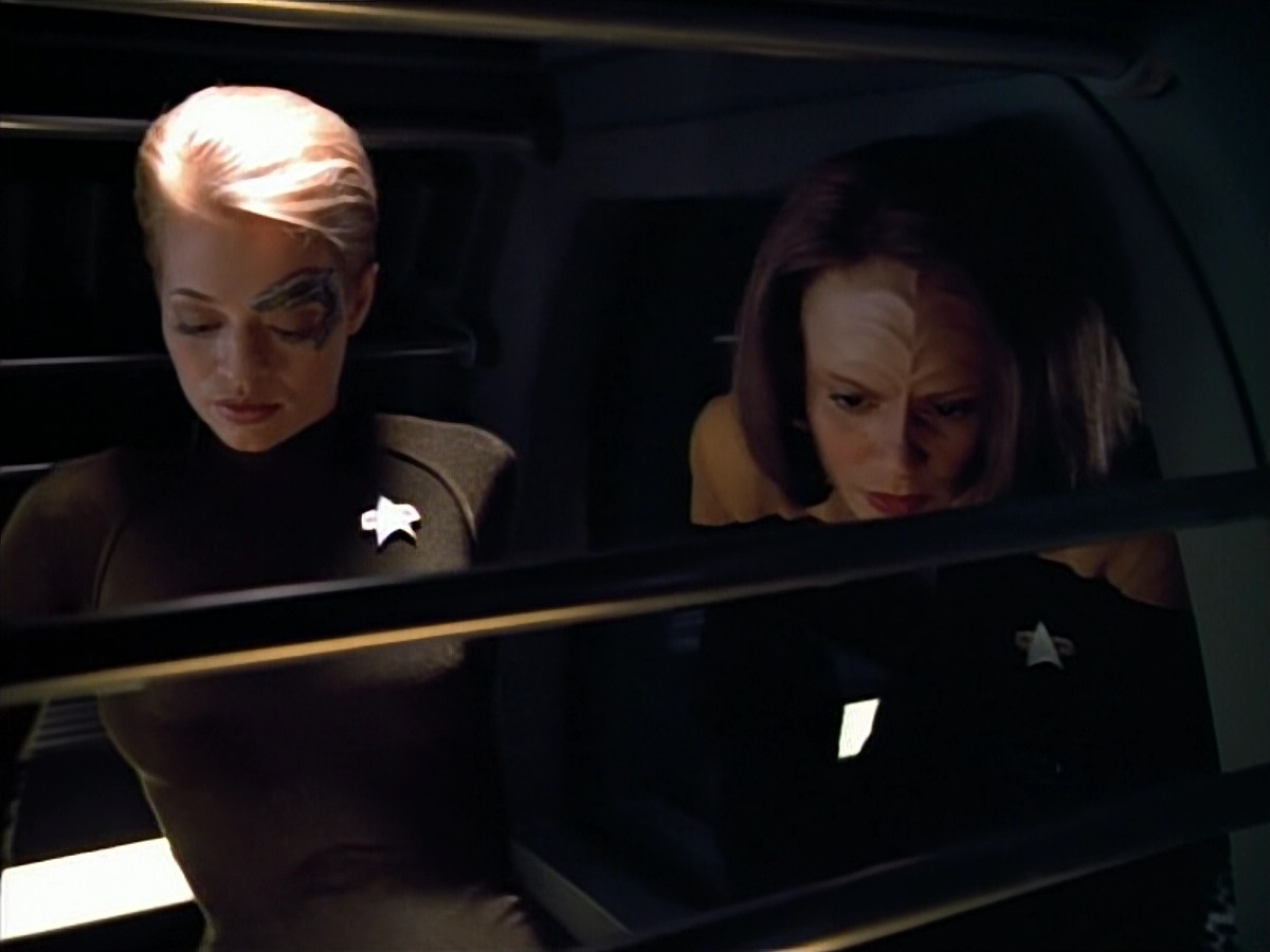 extant_StarTrek_VOY_4x07-ScientificMethod_00120.jpg