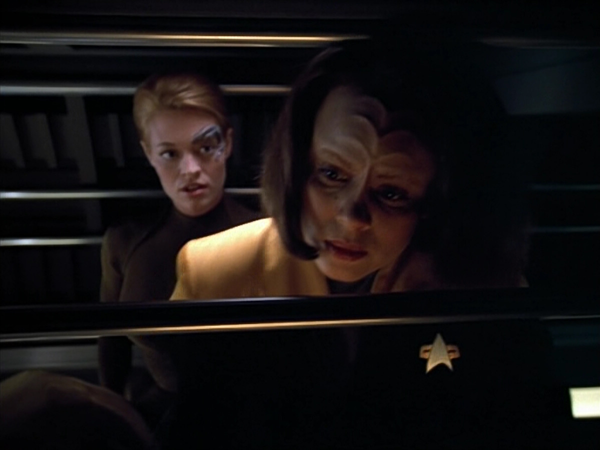 extant_StarTrek_VOY_4x07-ScientificMethod_00126.jpg