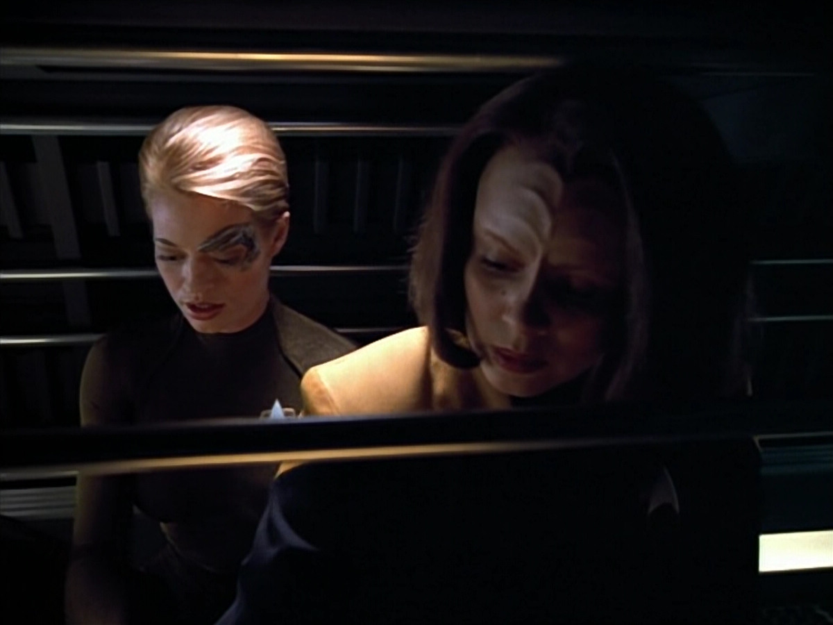 extant_StarTrek_VOY_4x07-ScientificMethod_00134.jpg