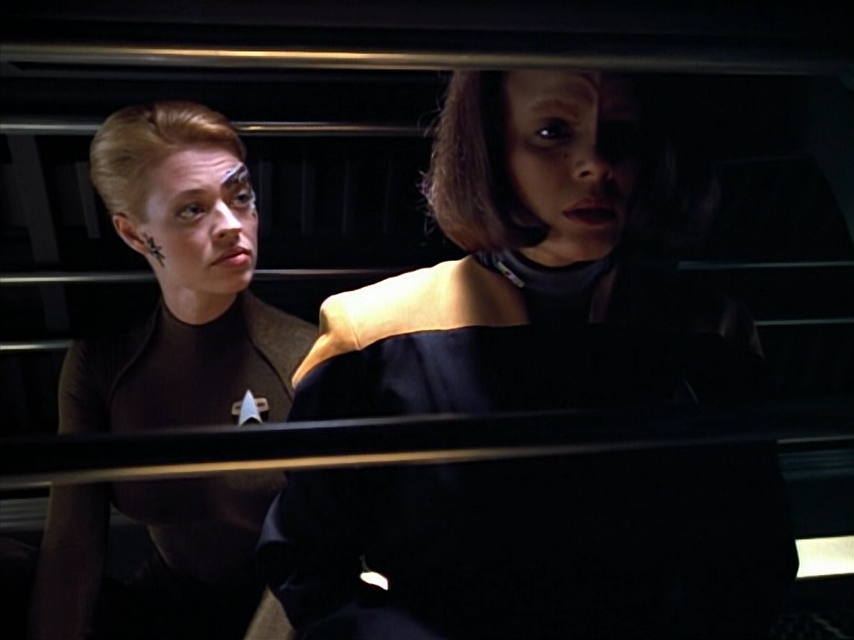 extant_StarTrek_VOY_4x07-ScientificMethod_00156.jpg
