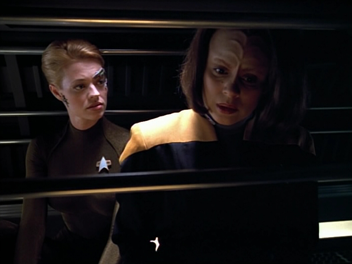 extant_StarTrek_VOY_4x07-ScientificMethod_00169.jpg